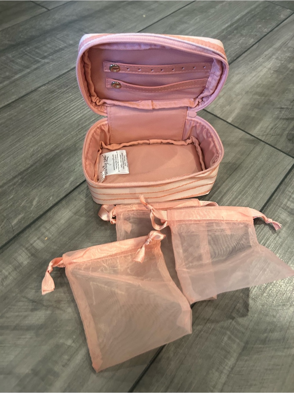 thirty-one Pink Travel Jewelry Organizer with Mesh Pouches